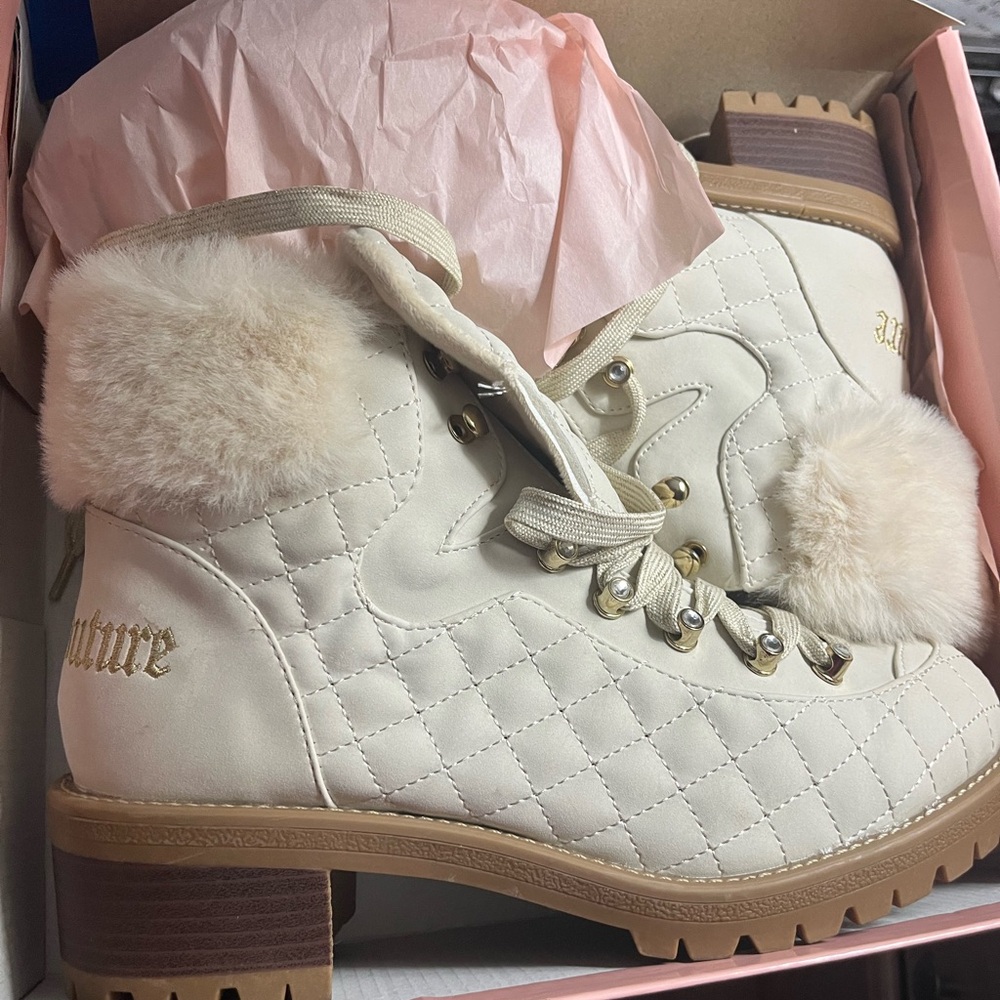 SALE ** Everything Mist Go!!Ladies Quilted Lace-Up Boots, Make Offer.
